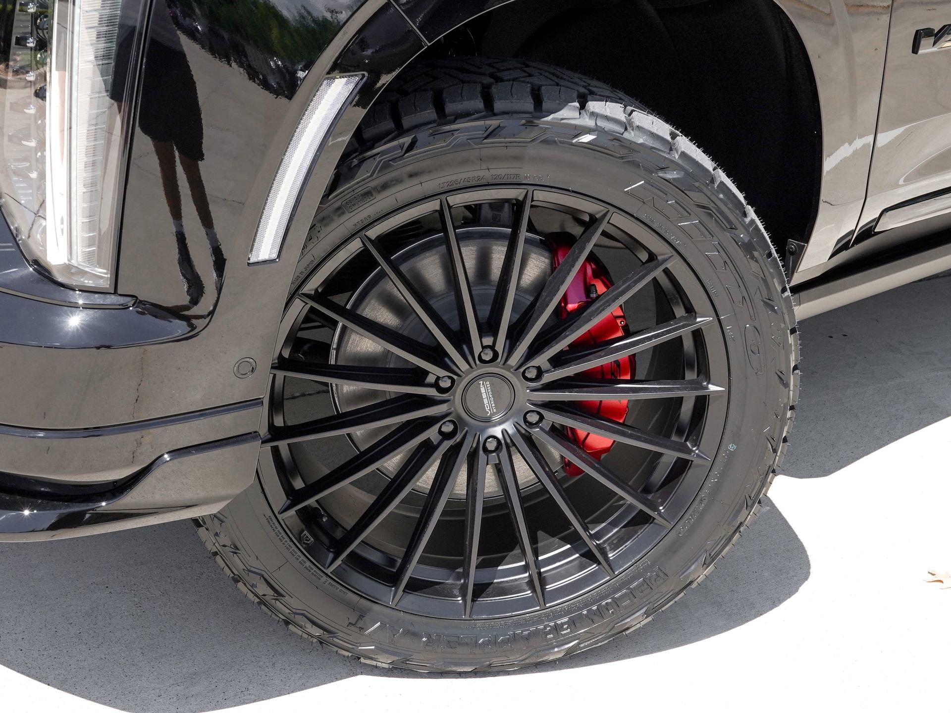 Used 2026 Cadillac Escalade V w/ LPO, ONYX Package image 33