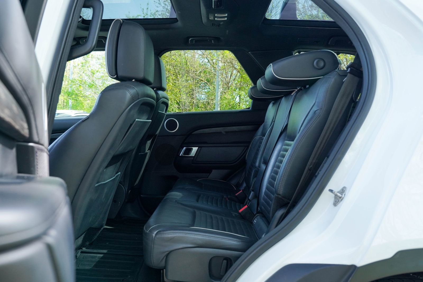 Used 2018 Land Rover Discovery HSE Luxury image 29