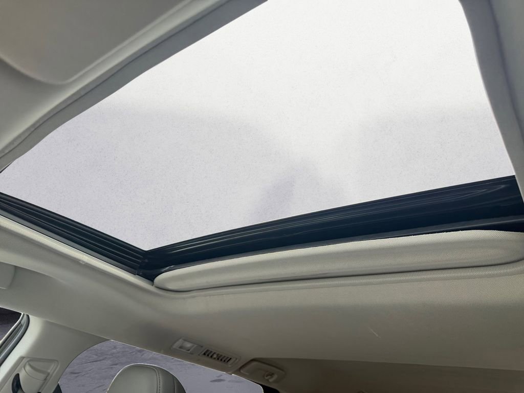 Used 2024 Toyota Sienna XLE FWD image 24