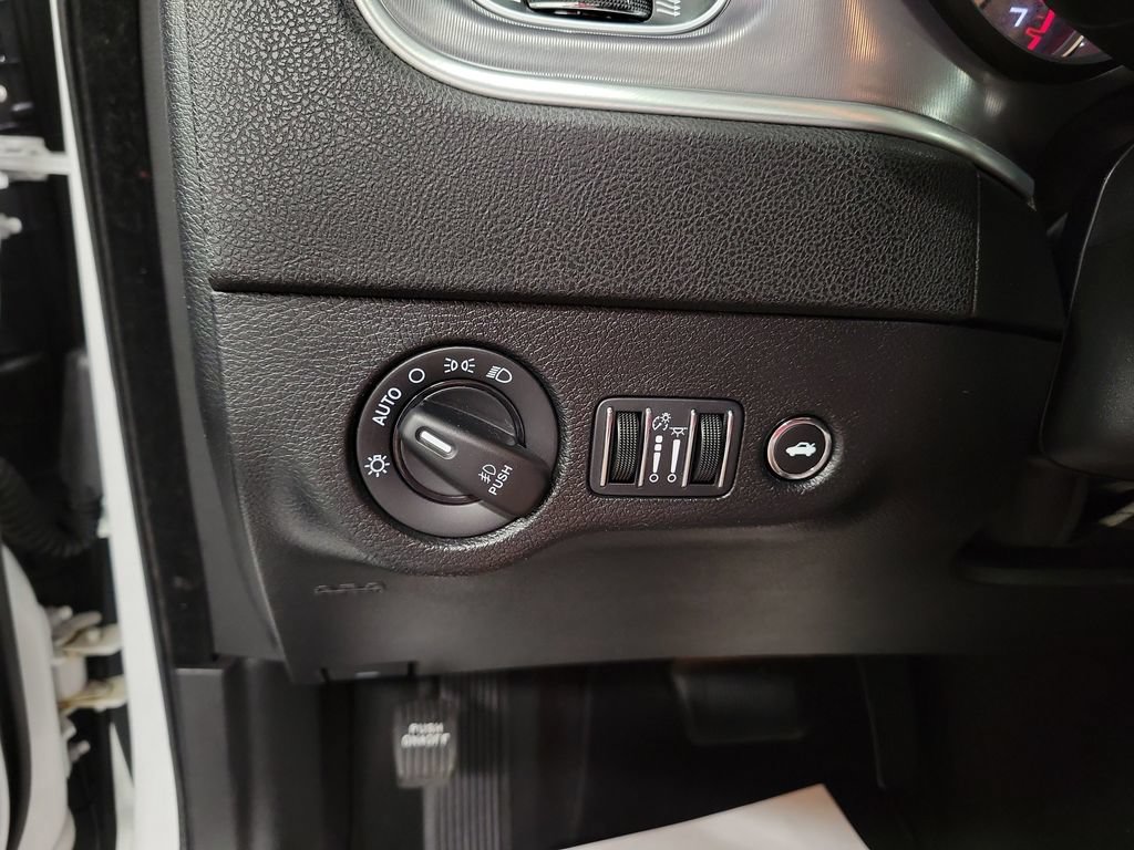 Used 2022 Dodge Charger SXT AWD/4WD image 21
