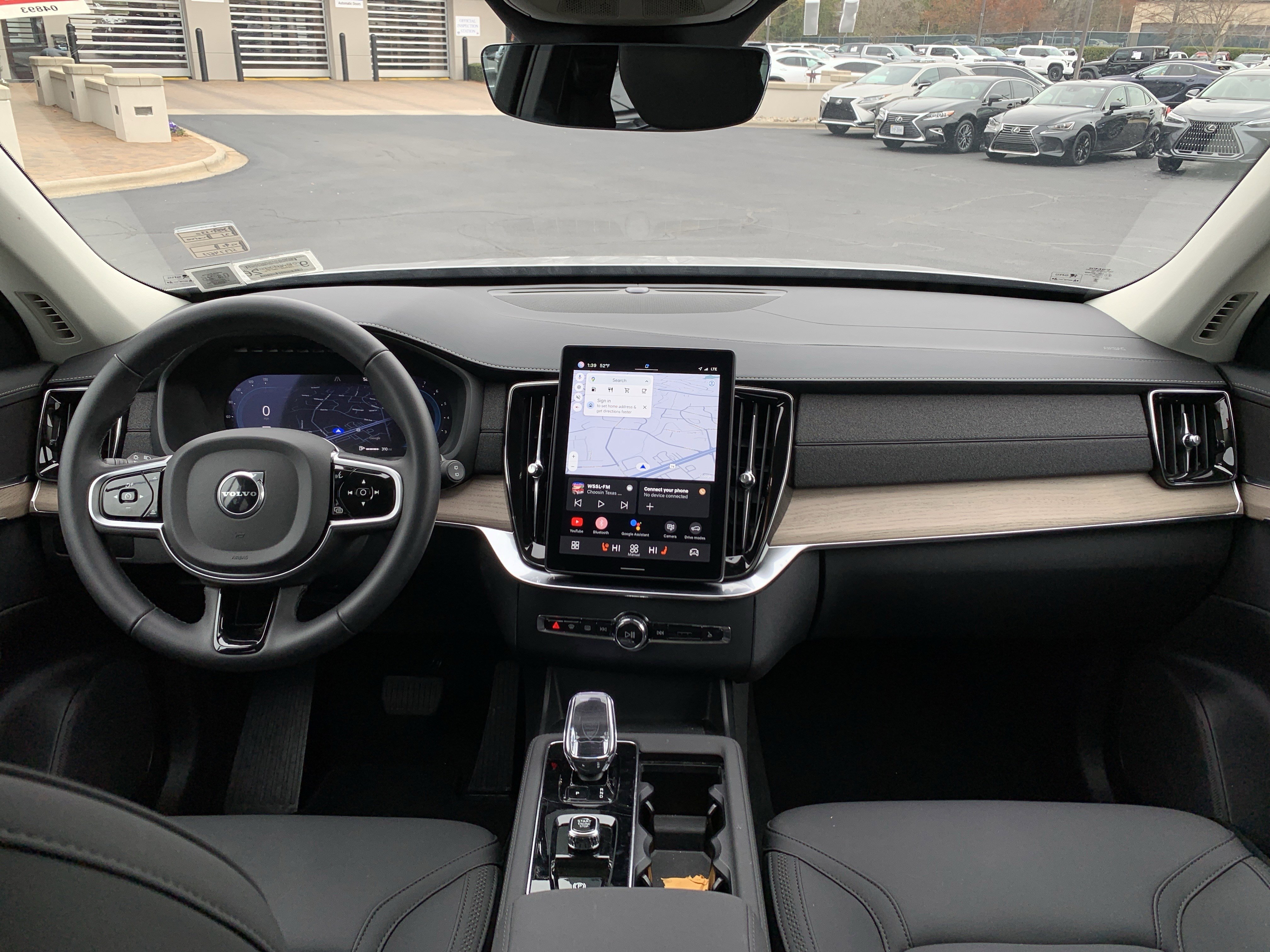 Used 2025 Volvo XC90 B6 Plus image 30