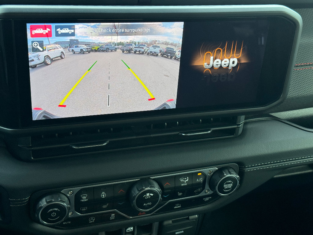 Used 2024 Jeep Gladiator Rubicon w/ Technology Group image 17