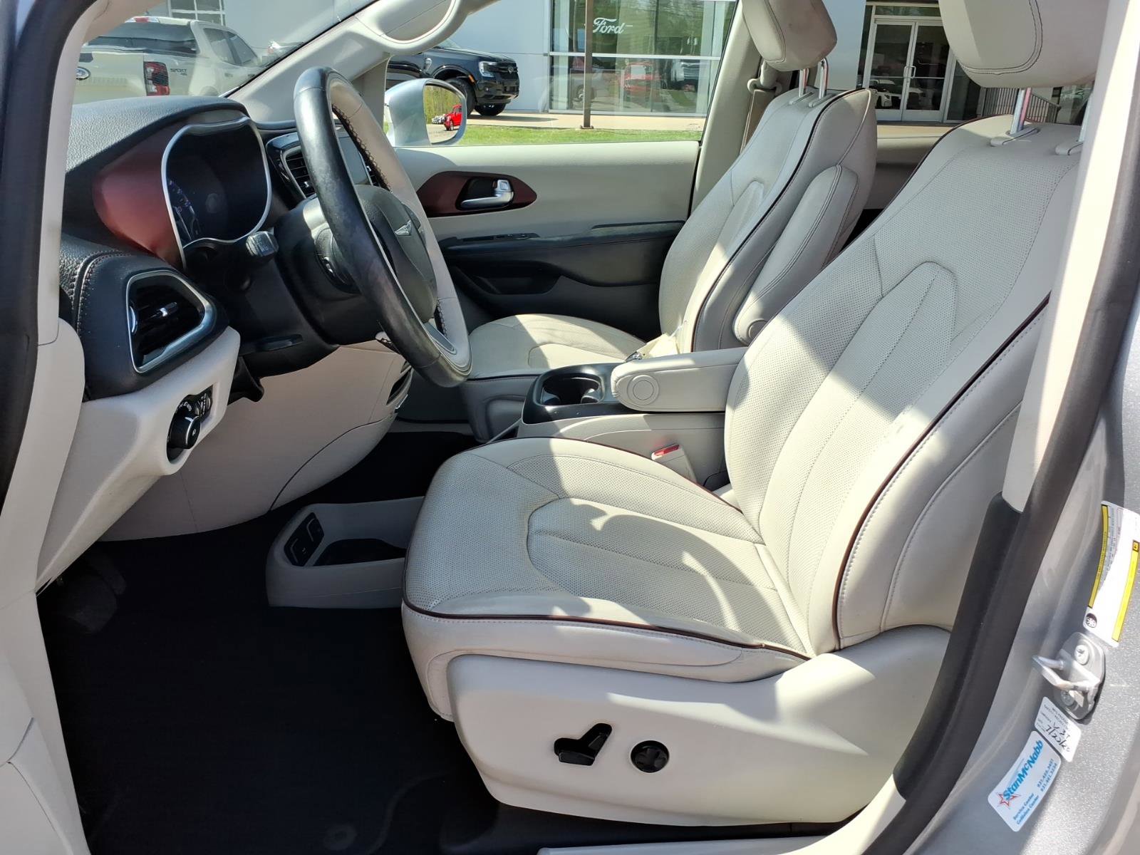 Used 2020 Chrysler Pacifica Limited image 12