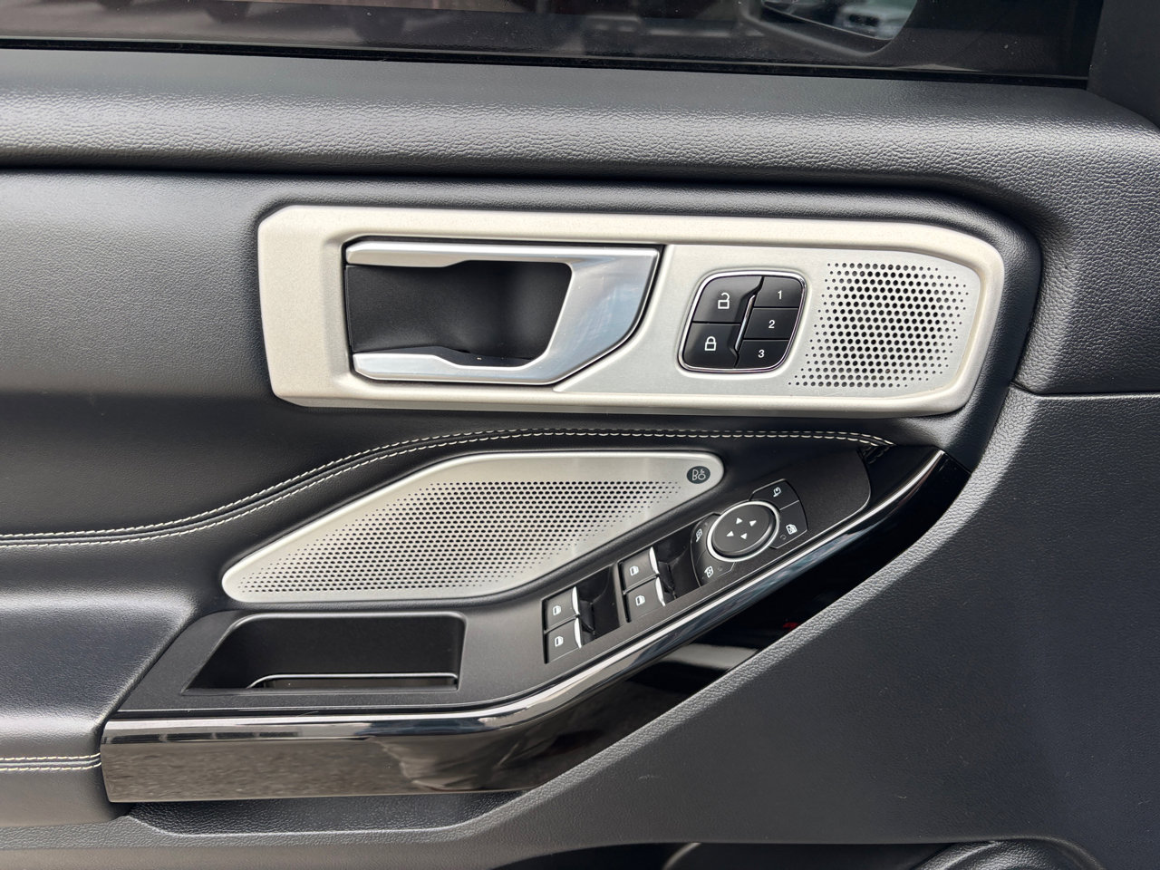 Used 2021 Ford Explorer ST w/ Equipment Group 401A image 9