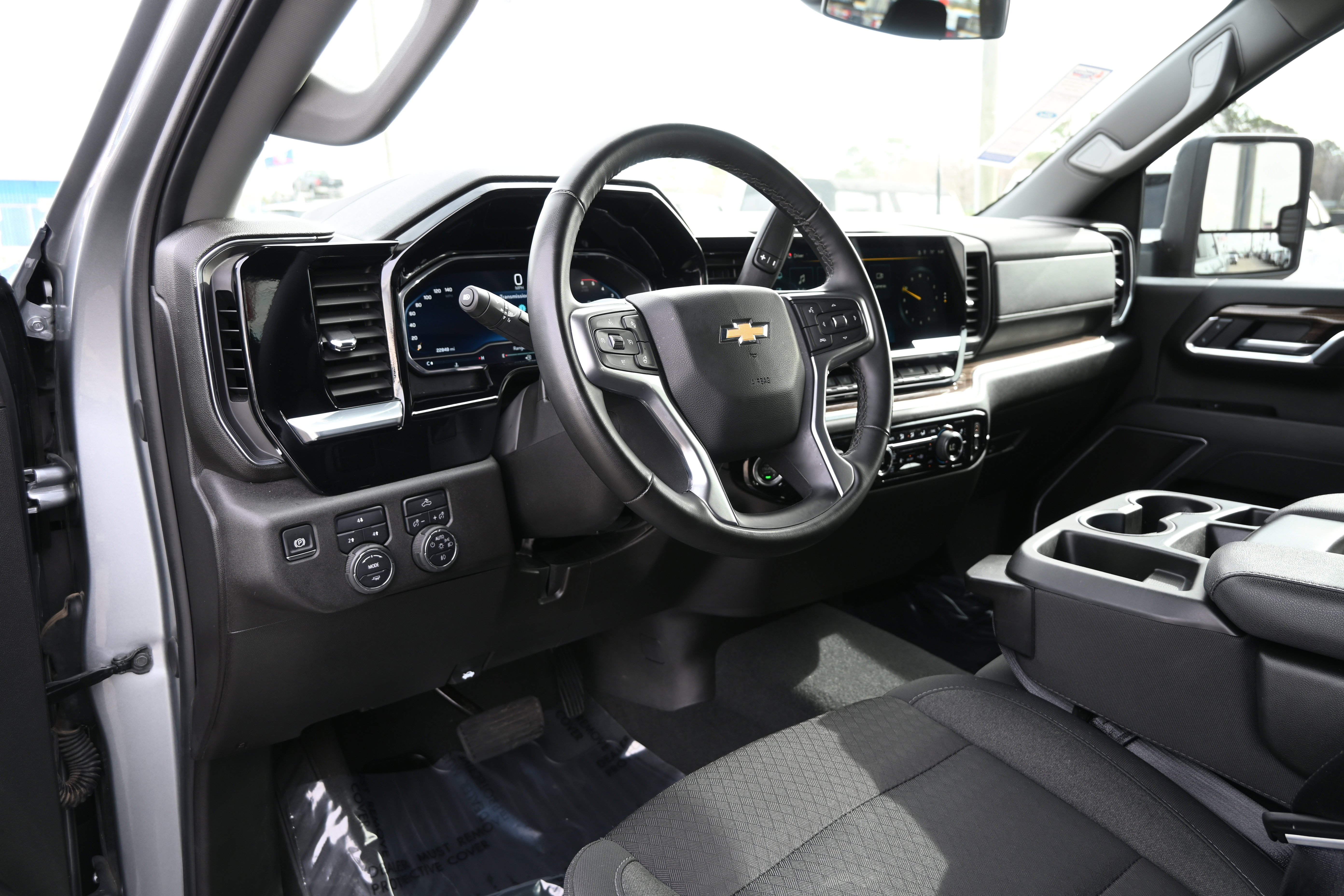 Used 2025 Chevrolet Silverado 2500 LT w/ Convenience Package image 14