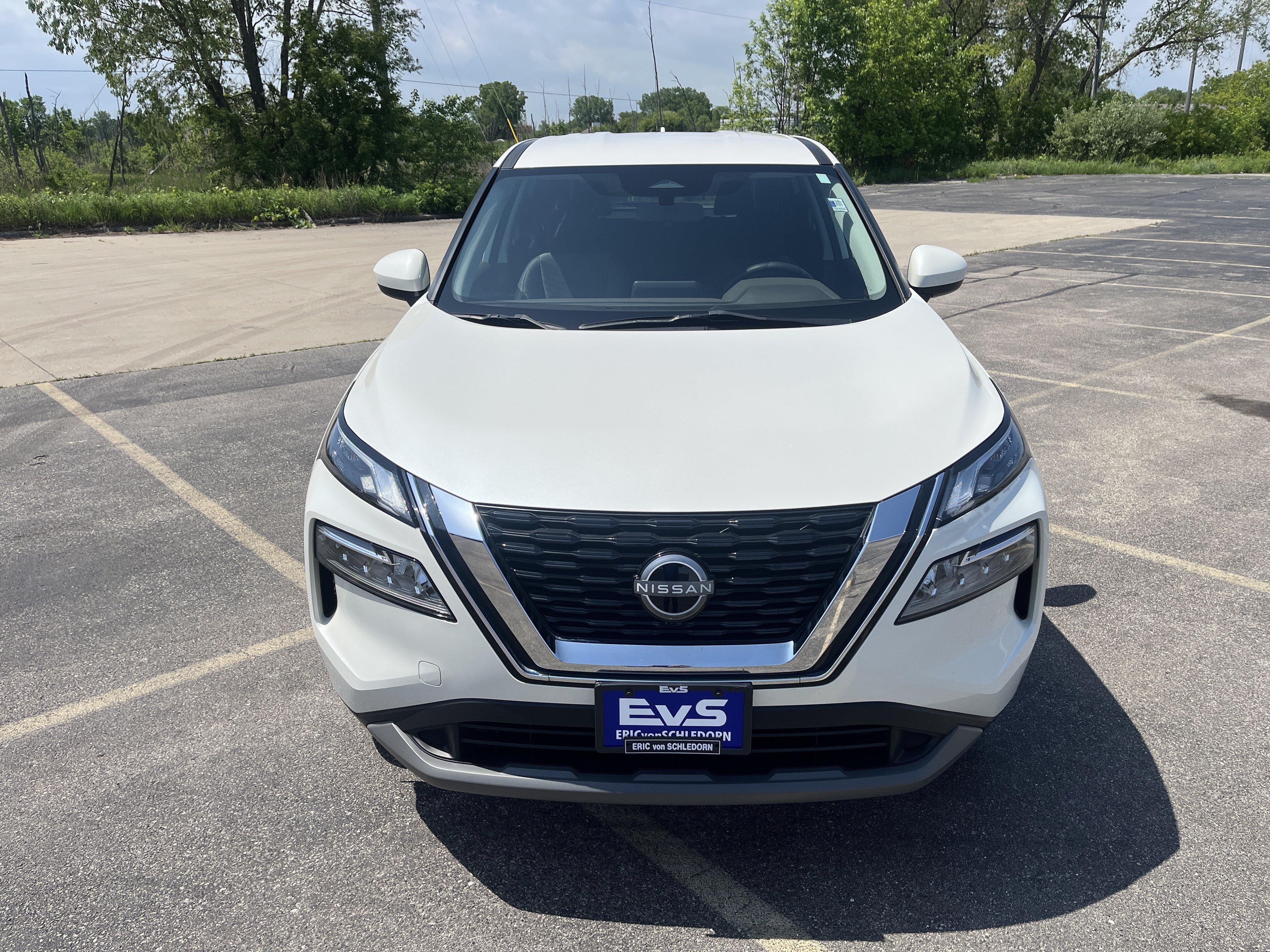 Used 2023 Nissan Rogue SV AWD/4WD image 2