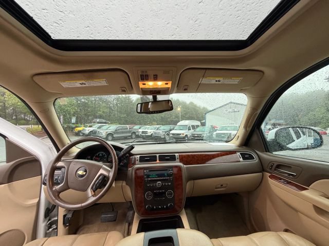 Used 2012 Chevrolet Suburban LT w/ Luxury Package AWD/4WD image 16