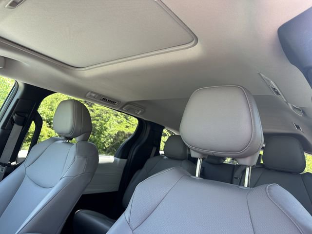 Used 2025 Toyota Sienna XLE FWD image 33