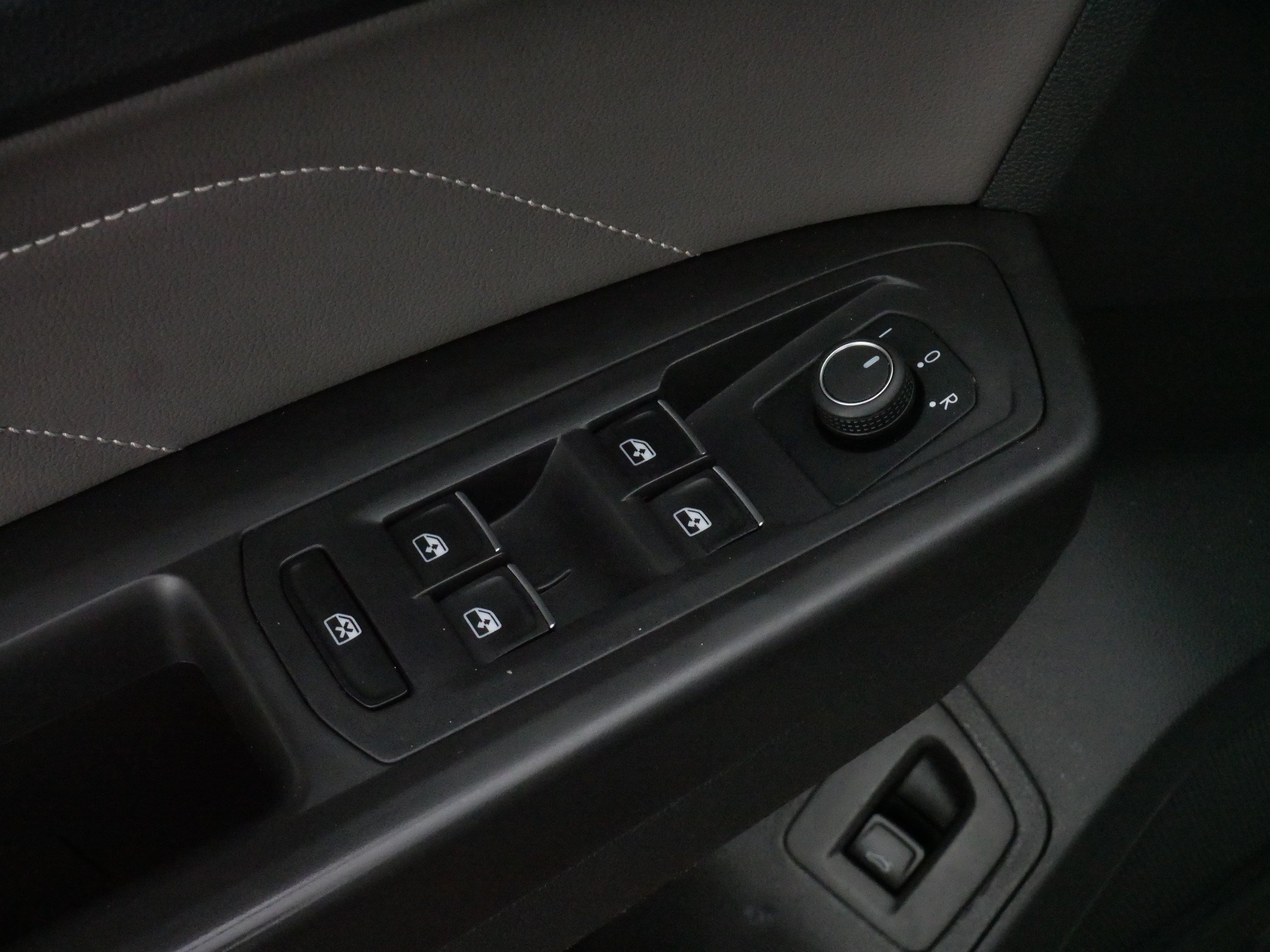 Used 2023 Volkswagen Atlas SE AWD/4WD image 19