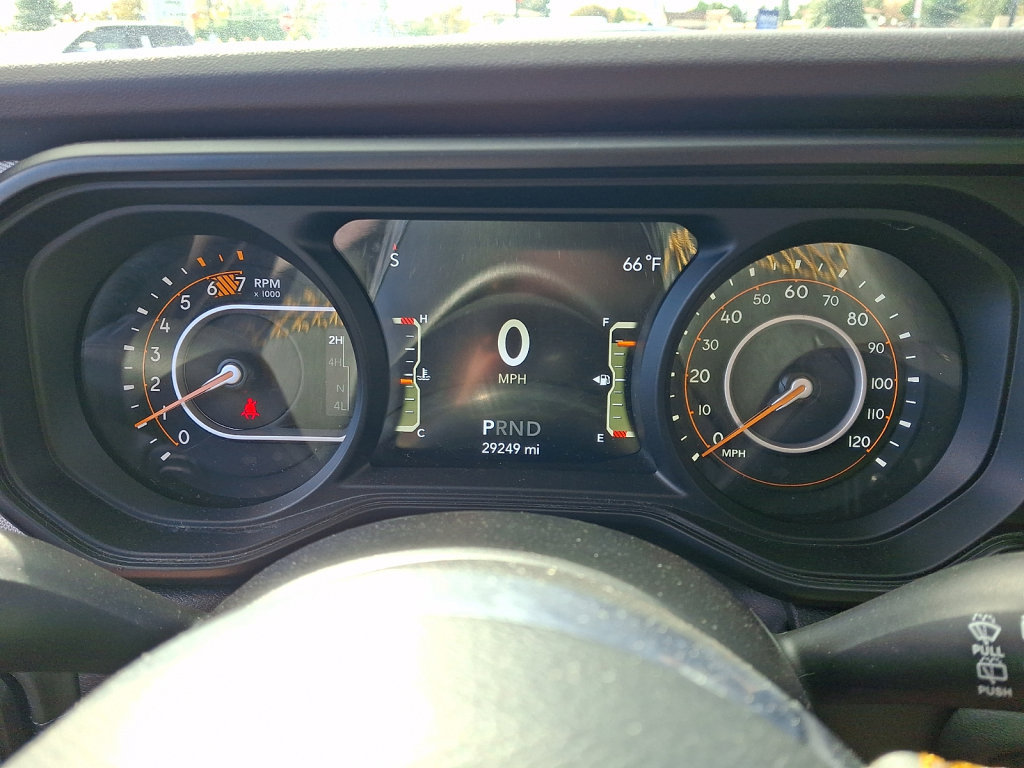 Used 2025 Jeep Wrangler Unlimited Sahara AWD/4WD image 27