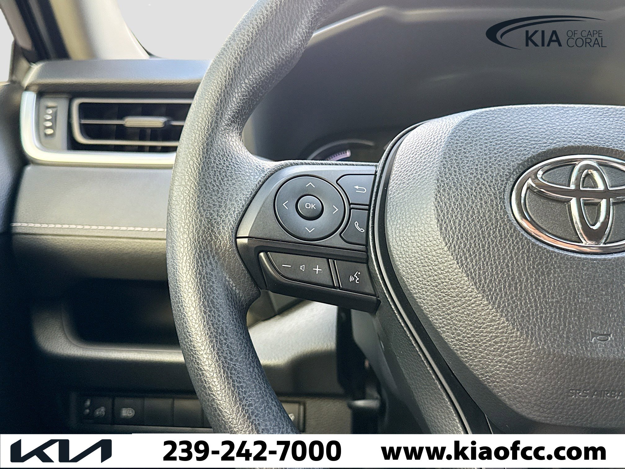 Used 2025 Toyota RAV4 XLE w/ Convenience Package image 37