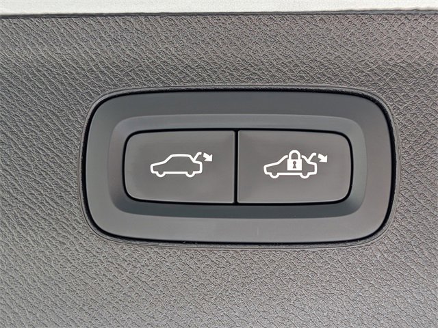 New 2025 Volvo XC90 B6 Core w/ Climate Package image 14
