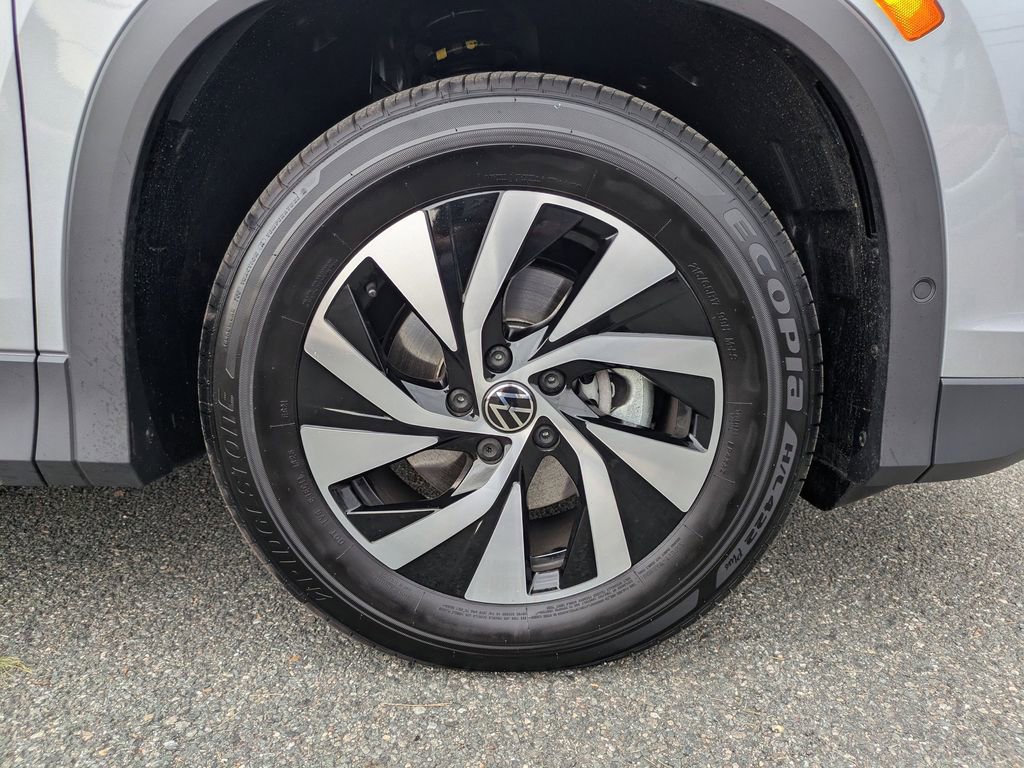 Certified 2025 Volkswagen Tiguan S image 11