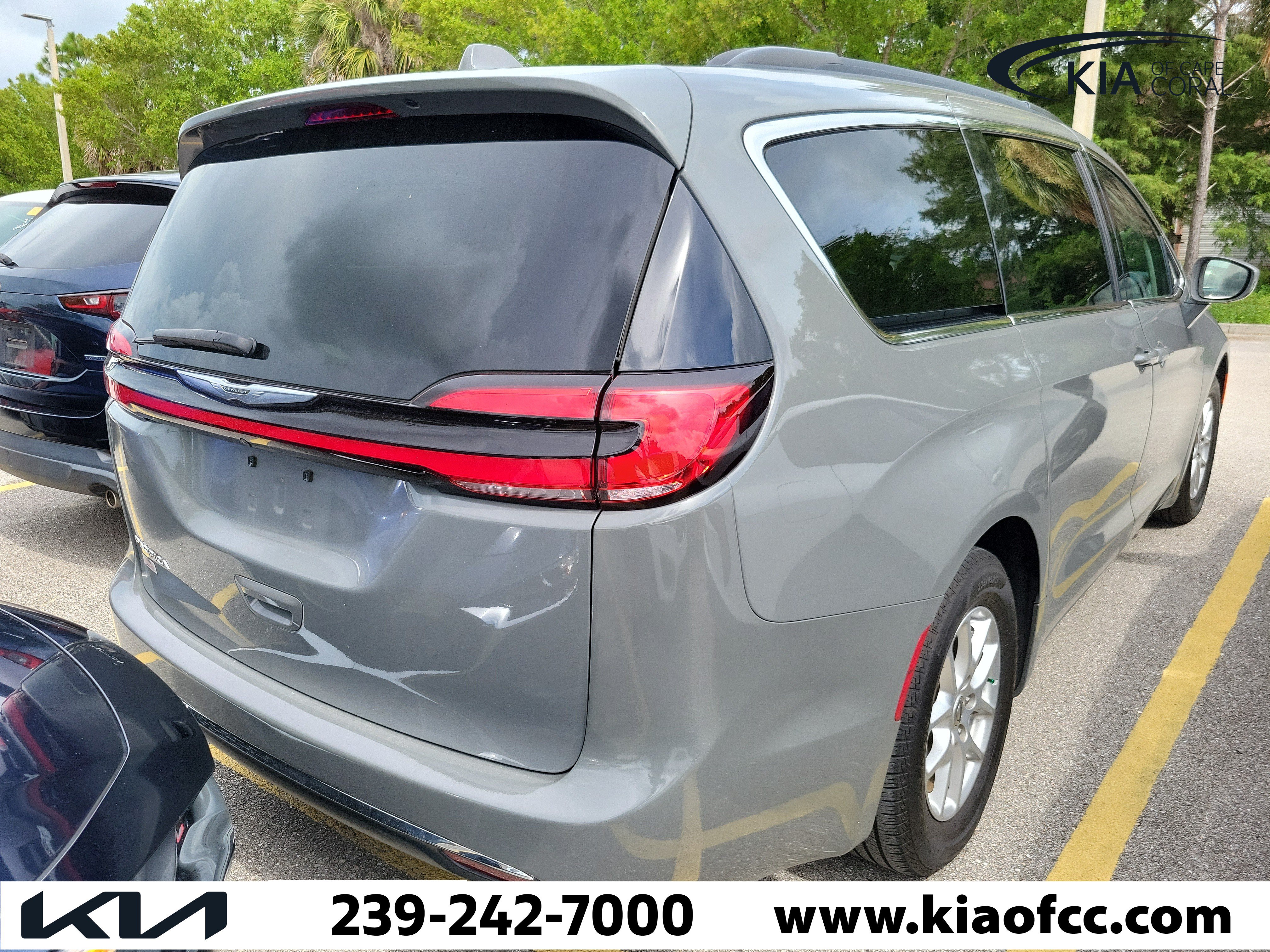 Used 2022 Chrysler Pacifica Touring-L FWD image 9