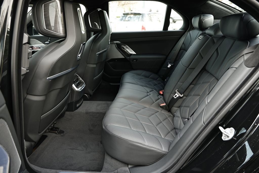 New 2026 BMW 740i w/ Executive Package image 28