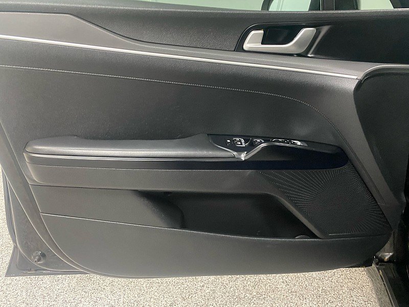 Used 2022 Kia K5 LX image 10