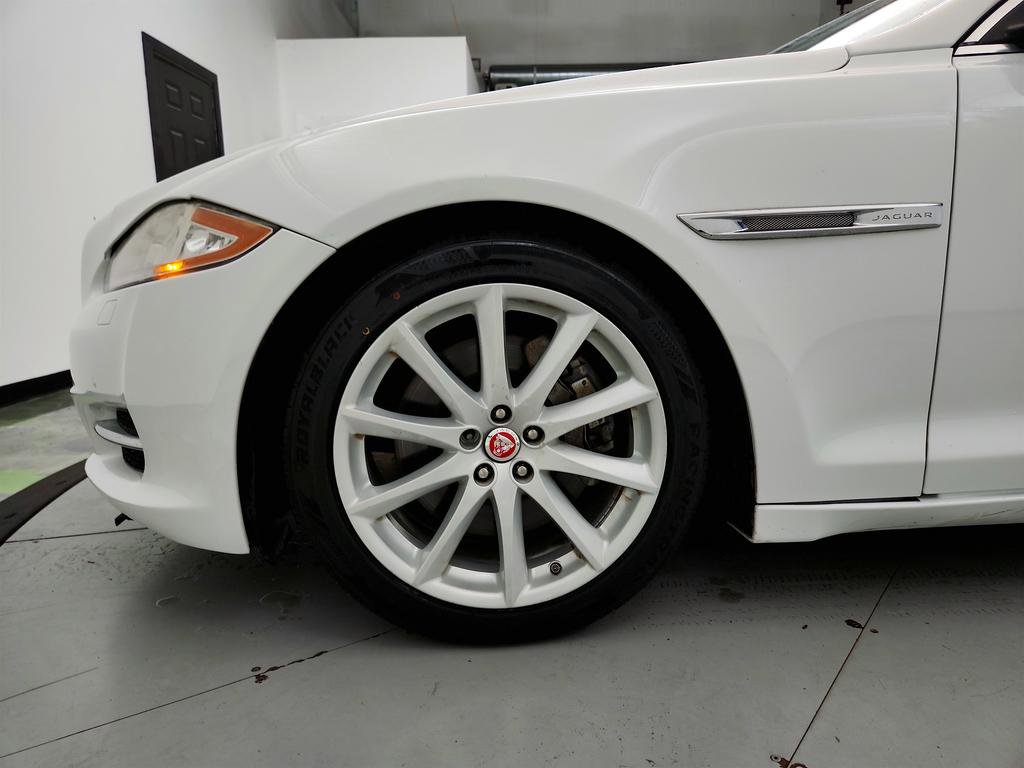 Used 2015 Jaguar XJ RWD image 30