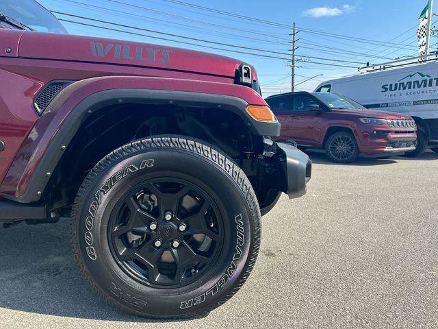 Certified 2022 Jeep Gladiator Sport AWD/4WD image 12