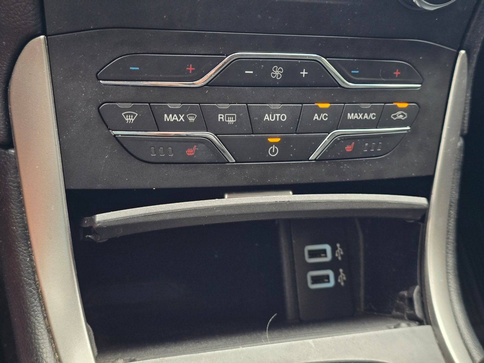 Used 2017 Ford Edge SEL w/ Equipment Group 201A AWD/4WD image 22