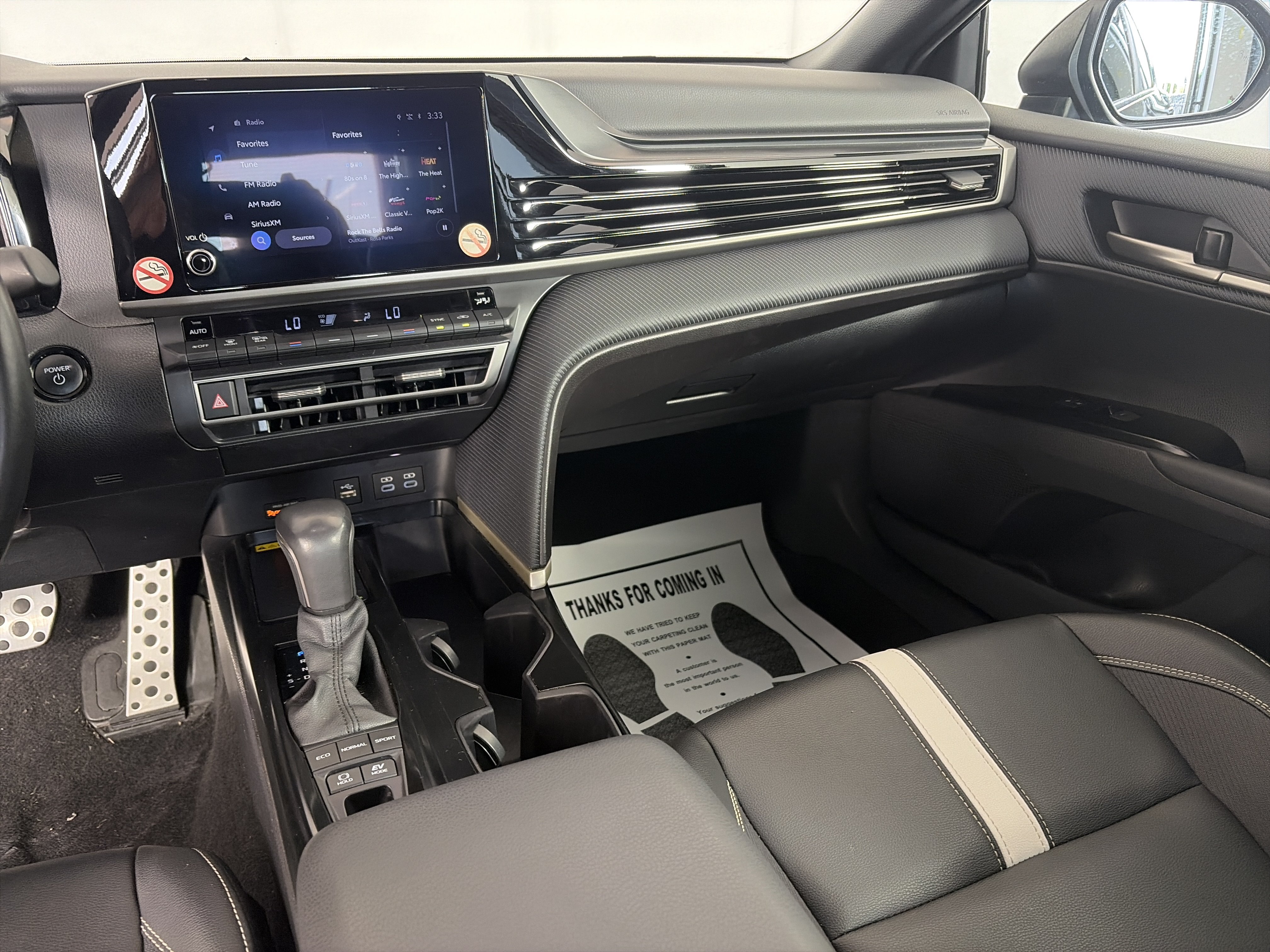 Used 2025 Toyota Camry SE FWD image 4