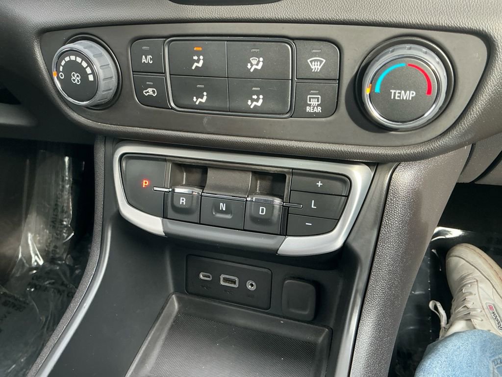 Used 2024 GMC Terrain SLE image 18