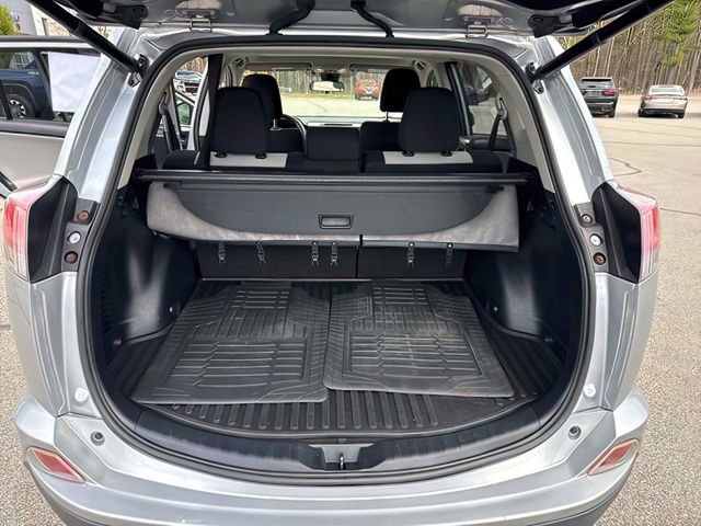 Used 2018 Toyota RAV4 XLE AWD/4WD image 22