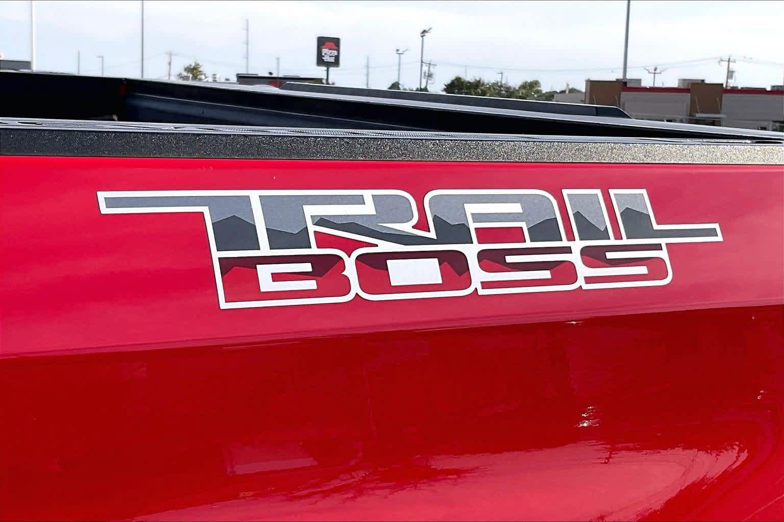Used 2021 Chevrolet Silverado 1500 LT Trail Boss w/ Convenience Package II AWD/4WD image 7