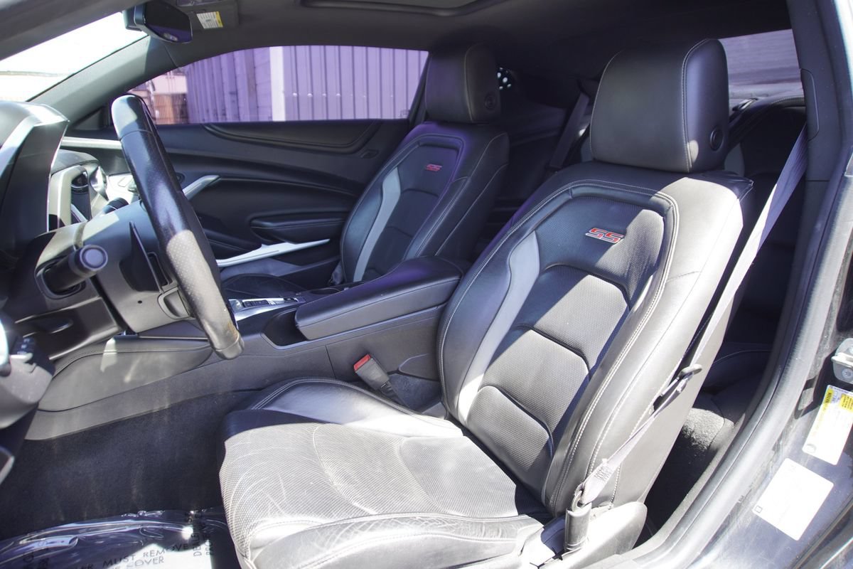 Used 2016 Chevrolet Camaro SS RWD image 11