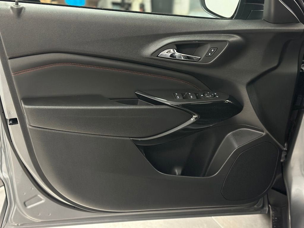 New 2026 Chevrolet Trax RS w/ Sunroof Package FWD image 17