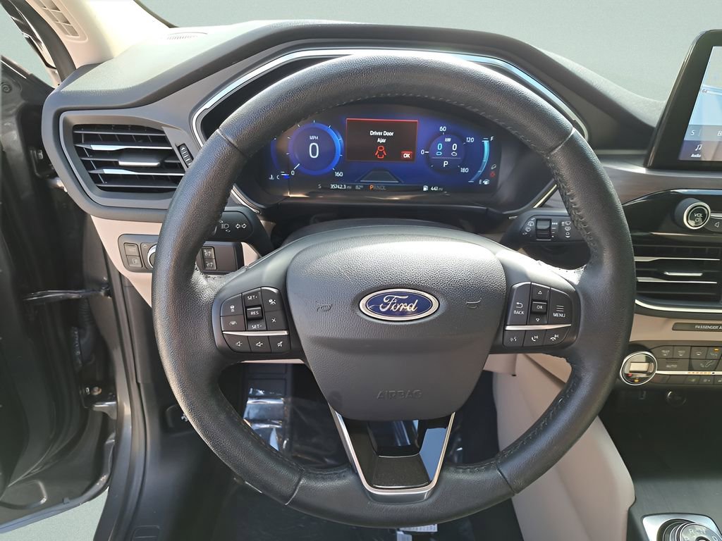 Used 2020 Ford Escape Titanium image 18