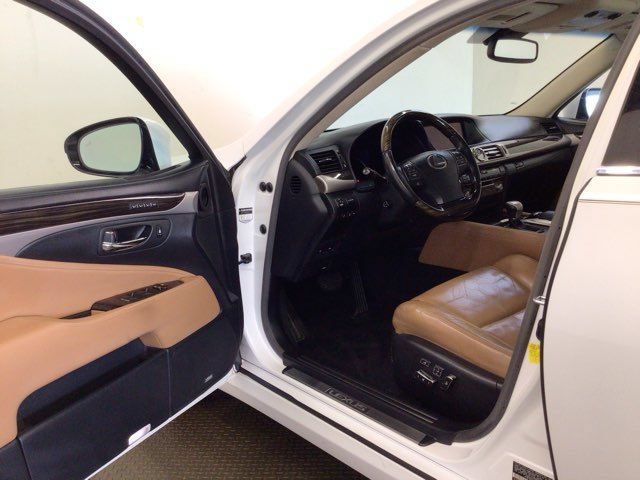 Used 2013 Lexus LS 460 w/ Comfort Pkg RWD image 8