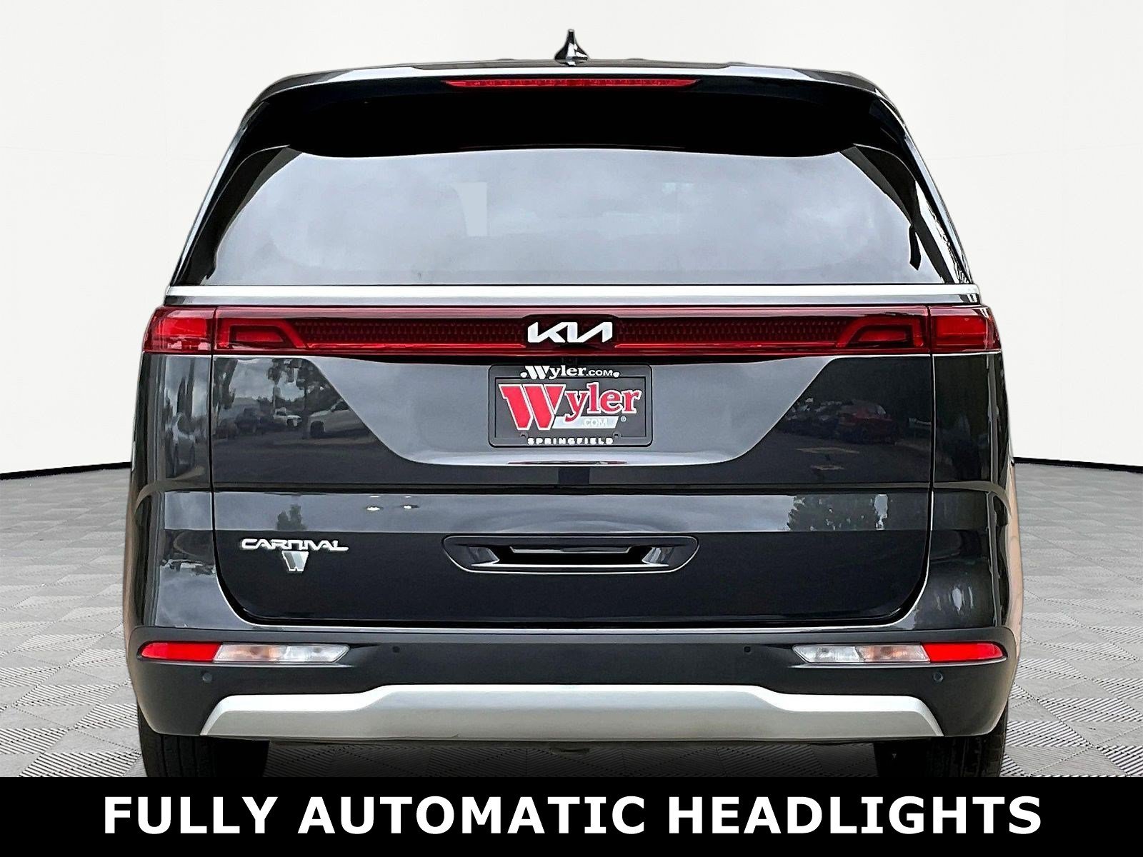 Used 2024 Kia Carnival EX FWD image 5