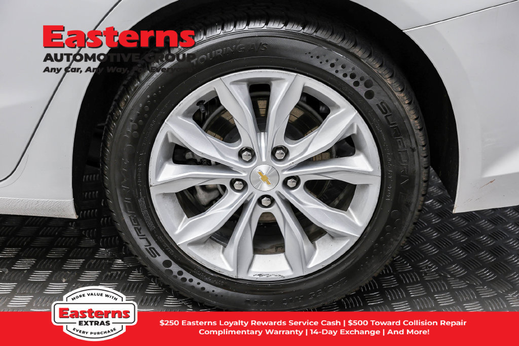 Used 2025 Chevrolet Malibu LT FWD image 9