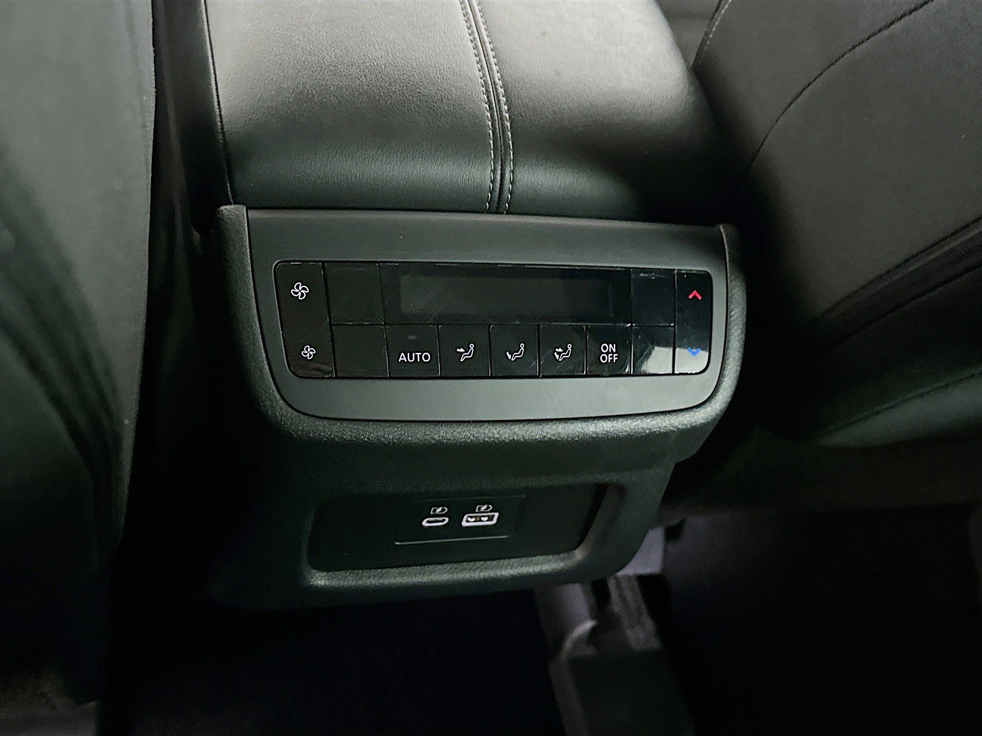 Used 2025 Nissan Pathfinder SV image 26