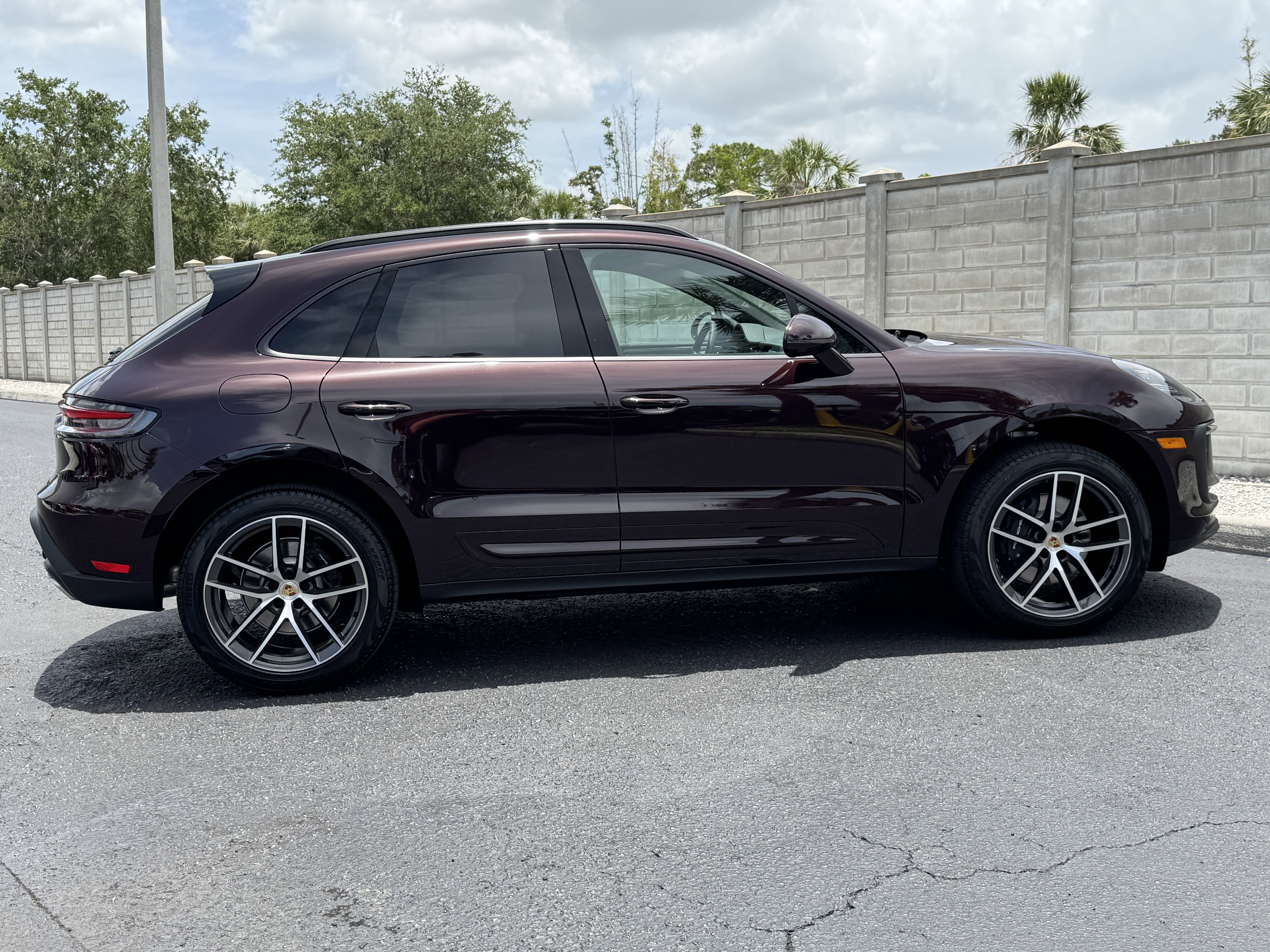 Certified 2025 Porsche Macan image 7