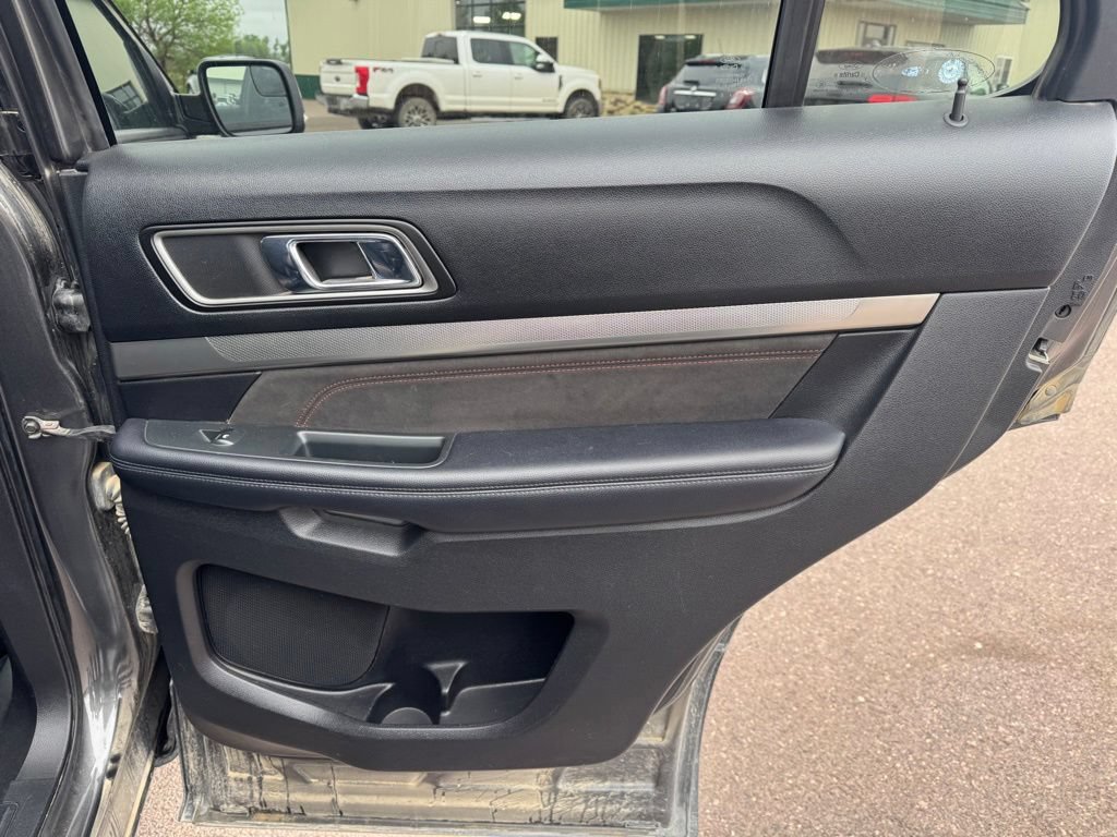 Used 2018 Ford Explorer XLT w/ Equipment Group 202A AWD/4WD image 24