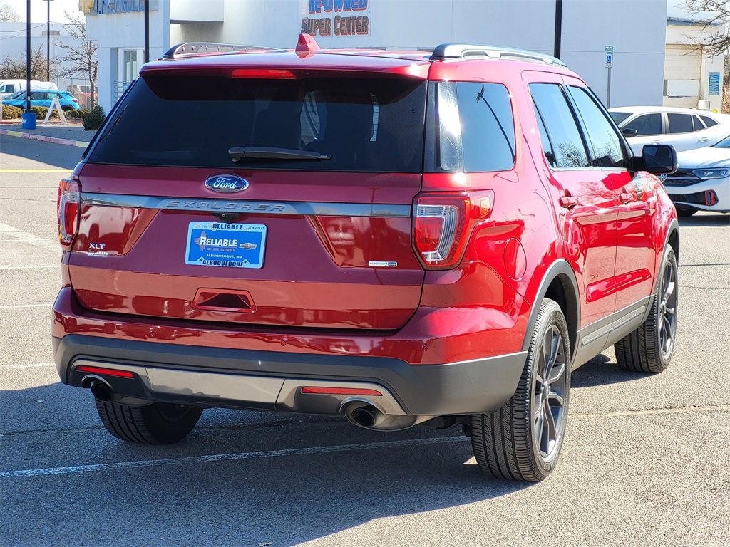 Used 2017 Ford Explorer XLT w/ Equipment Group 202A image 3