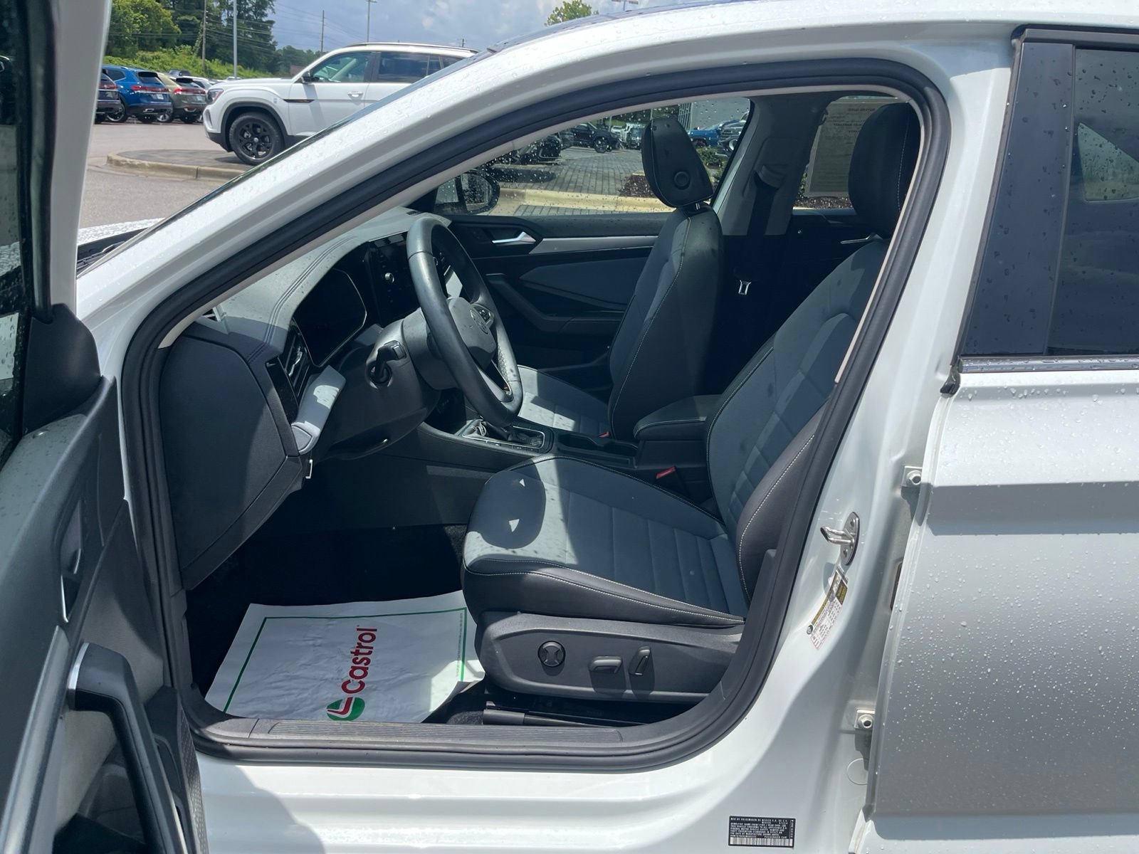 Certified 2025 Volkswagen Jetta SE FWD image 25