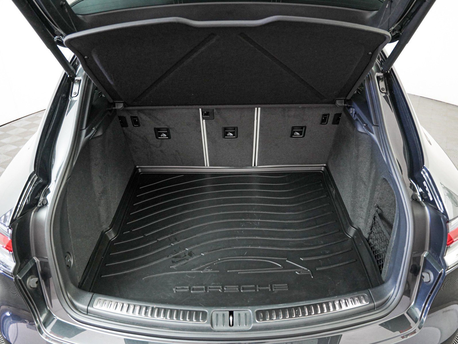 Certified 2025 Porsche Macan image 26