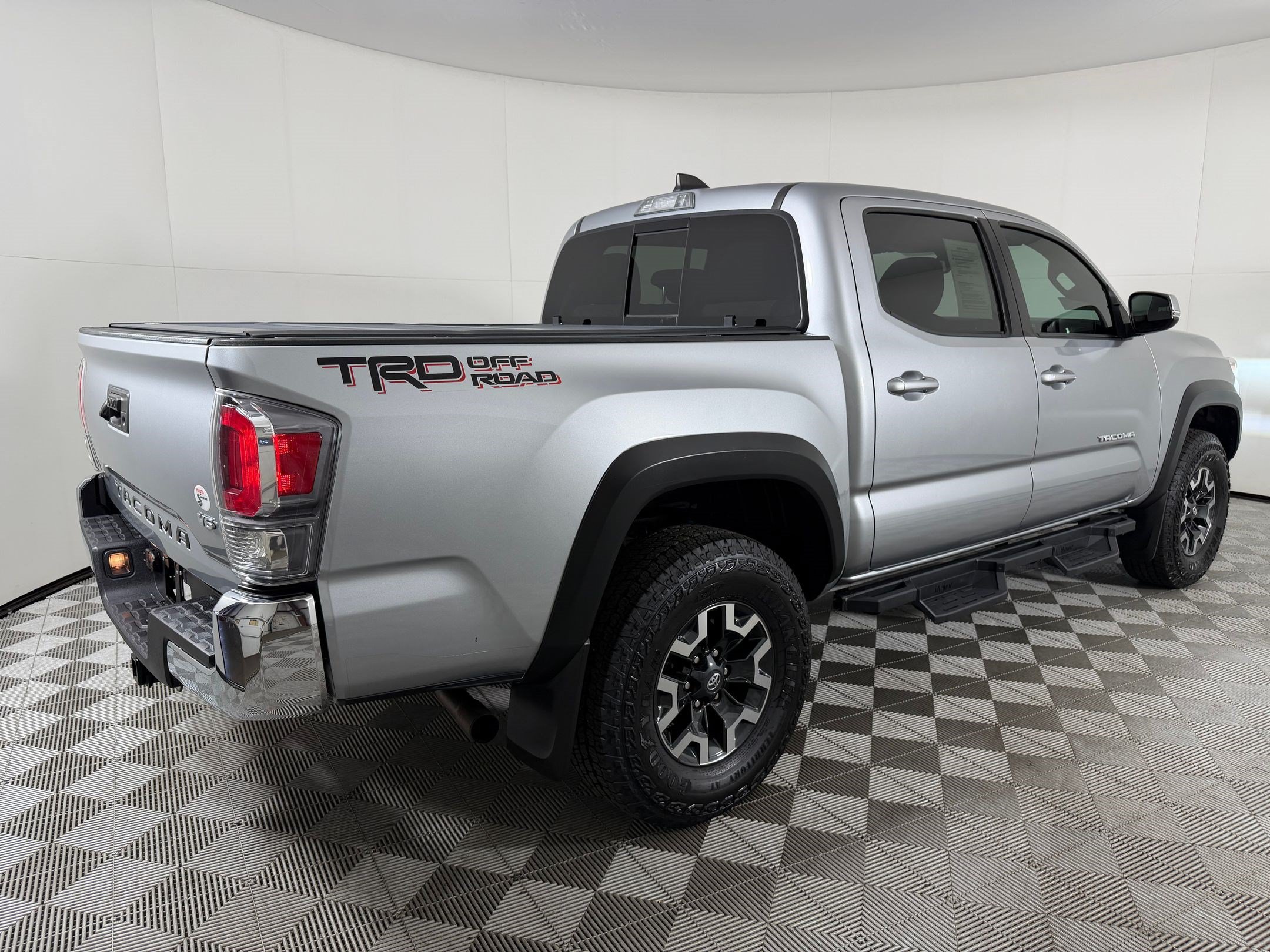 Used 2022 Toyota Tacoma TRD Off-Road RWD image 9