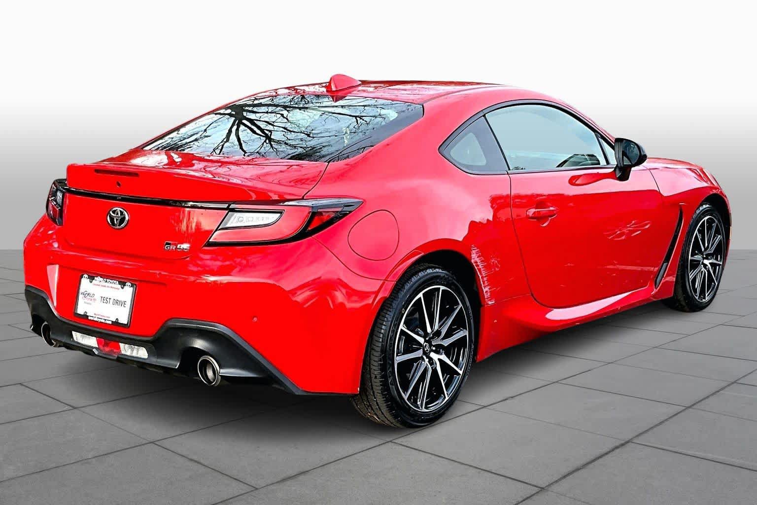 Used 2023 Toyota GR86 RWD image 11