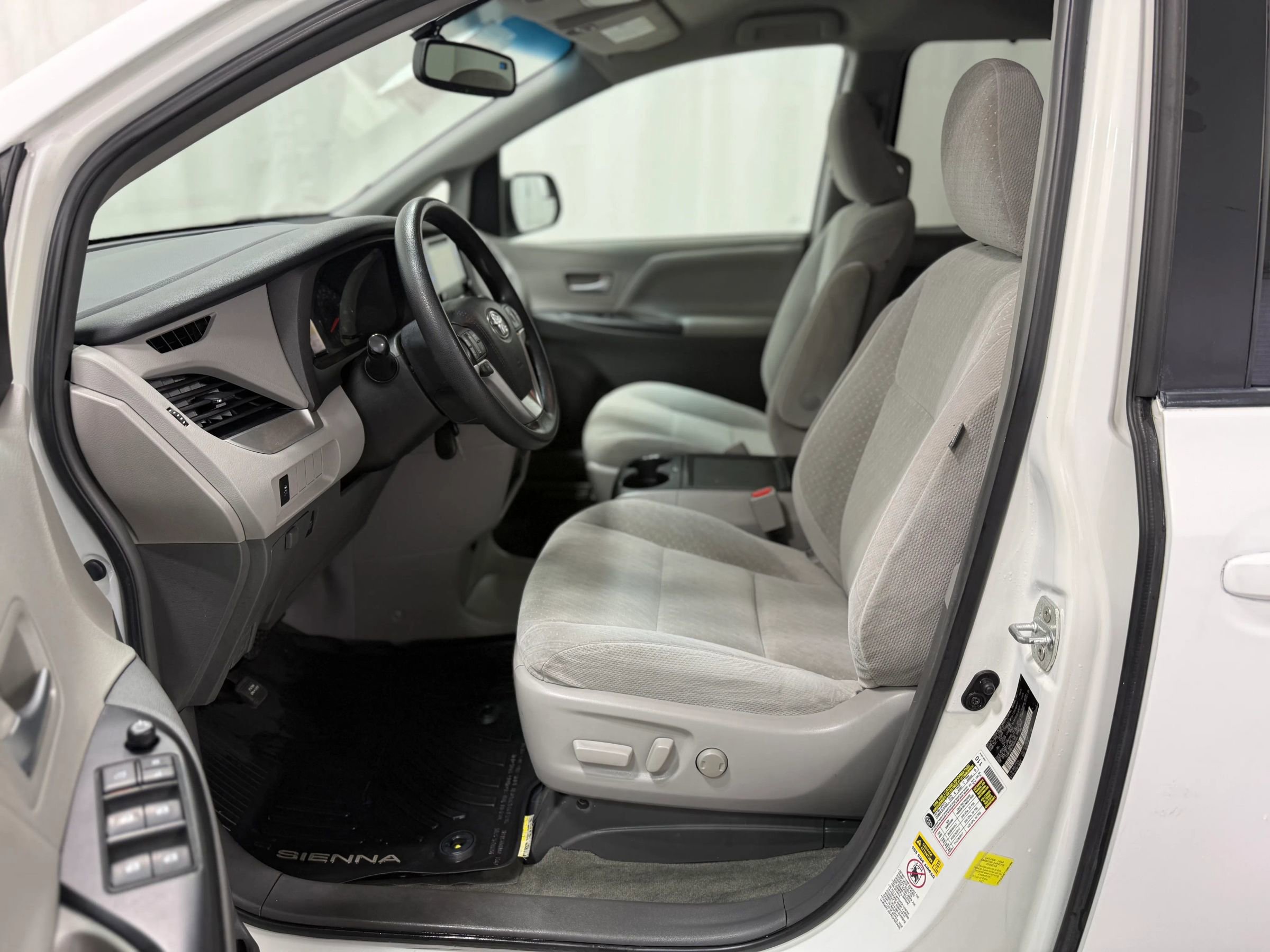 Used 2017 Toyota Sienna LE image 10