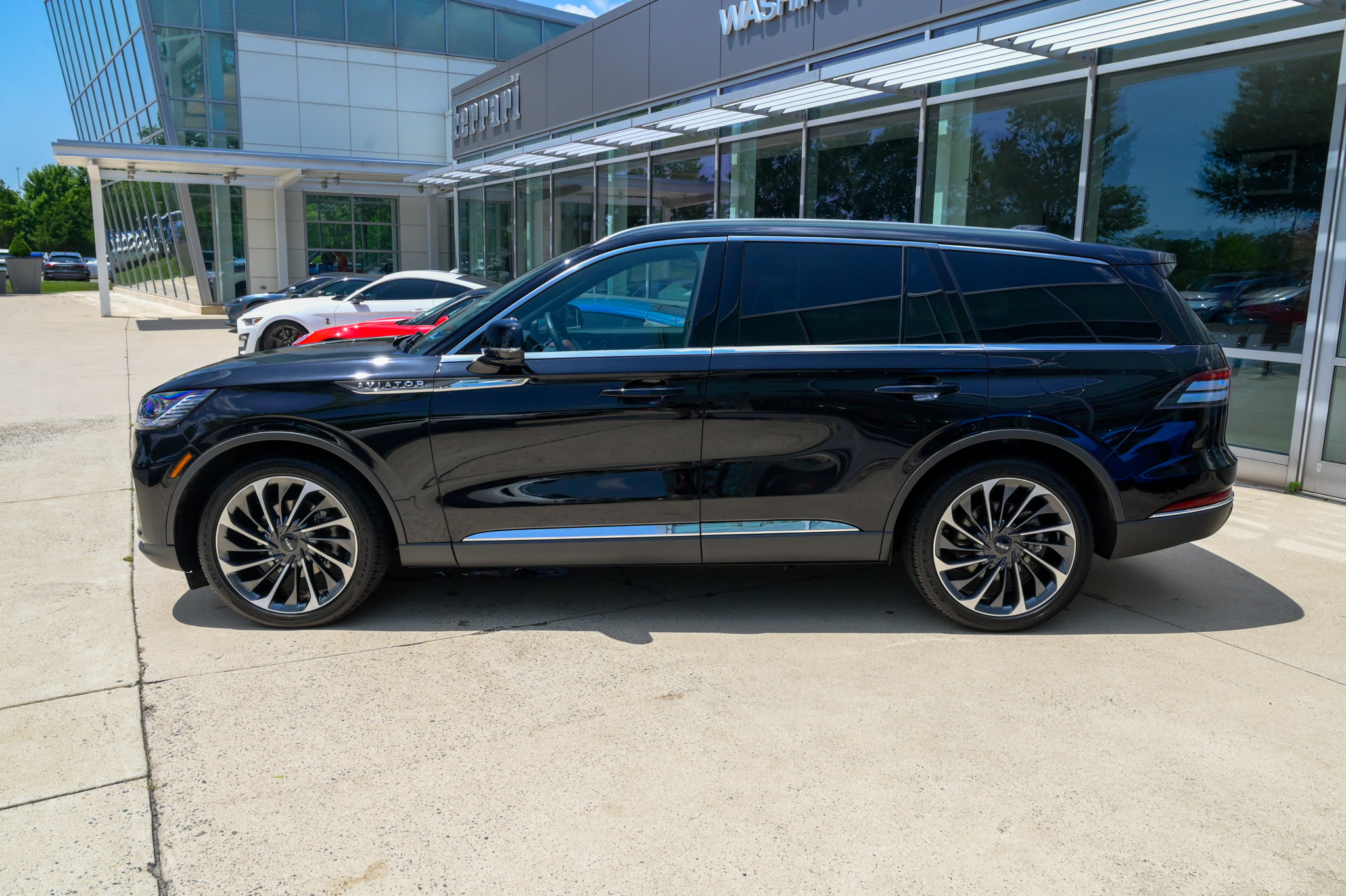 Used 2026 Lincoln Aviator Reserve AWD/4WD image 8