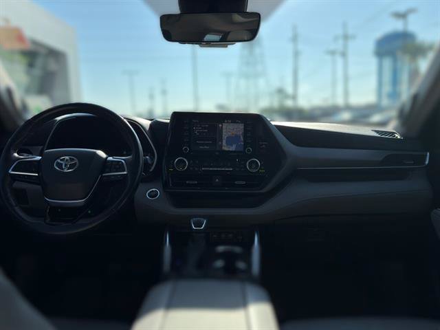 Used 2021 Toyota Highlander Limited FWD image 13