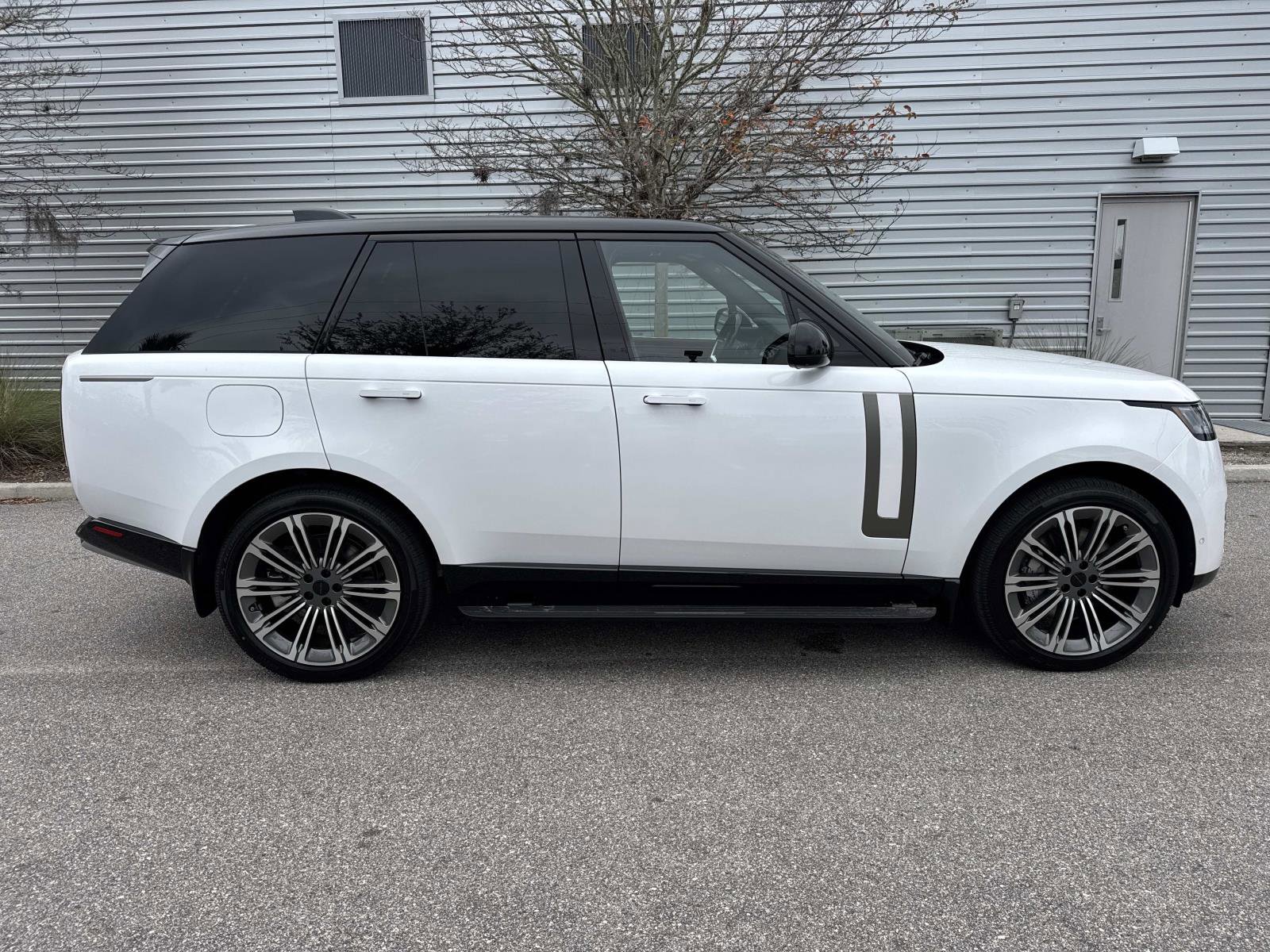 New 2026 Land Rover Range Rover SE image 5