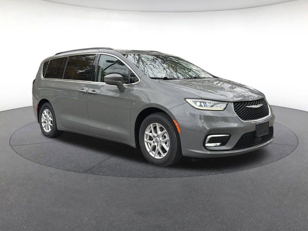 Used 2022 Chrysler Pacifica Touring-L image 7
