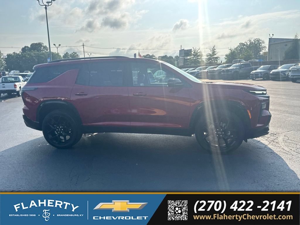 Used 2026 Chevrolet Traverse RS w/ LPO, Floor Liner Package AWD/4WD image 2