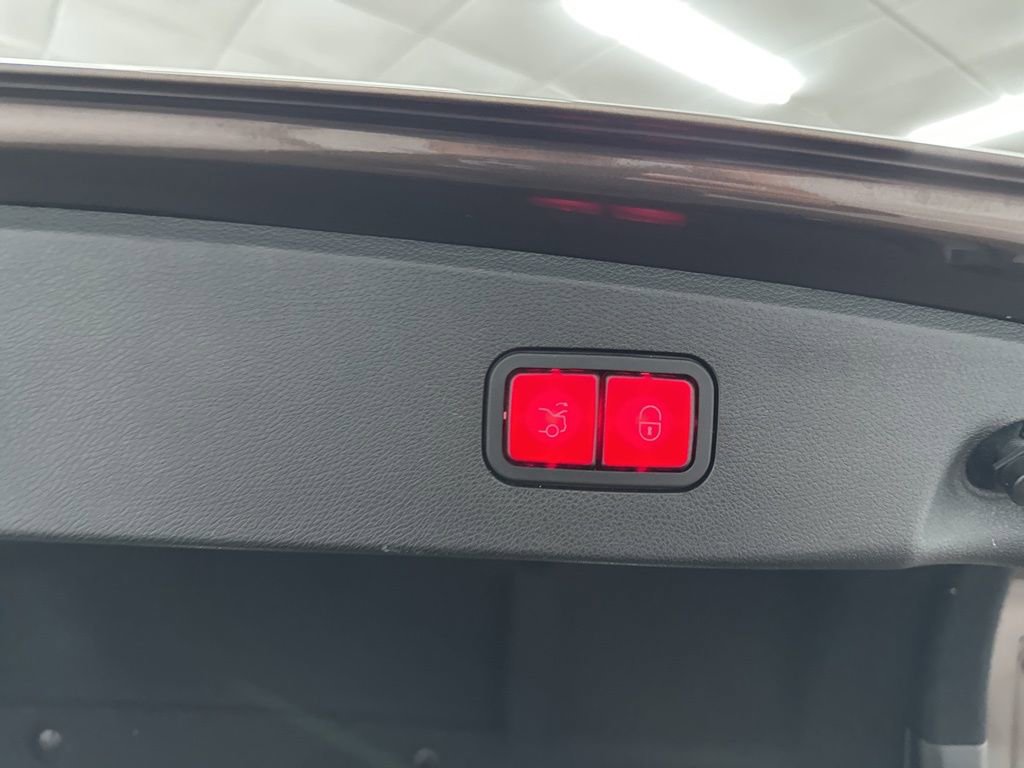 Used 2016 Mercedes-Benz E 250 Sedan image 28