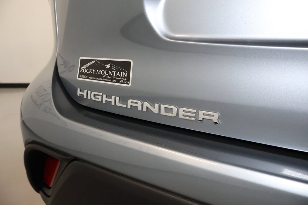 Used 2021 Toyota Highlander XLE AWD/4WD image 10