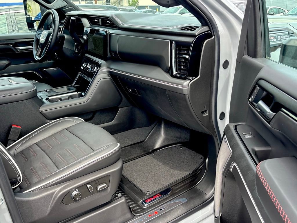 Used 2025 GMC Sierra 2500 AT4X image 33
